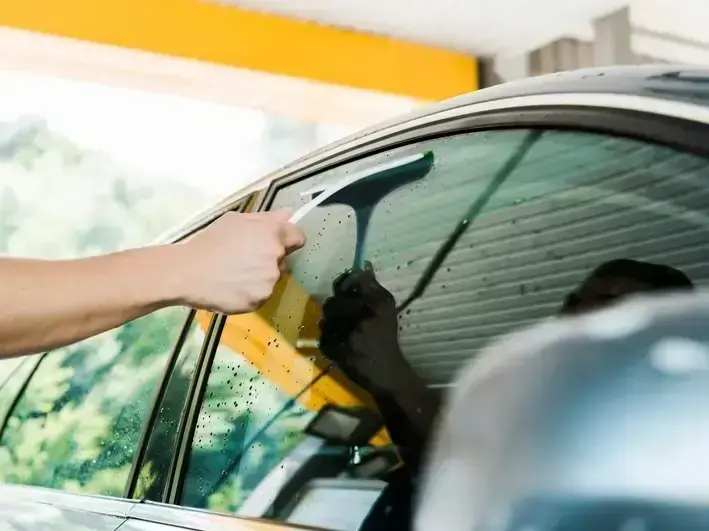 Fast, Affordable Windshield Repair in Burien