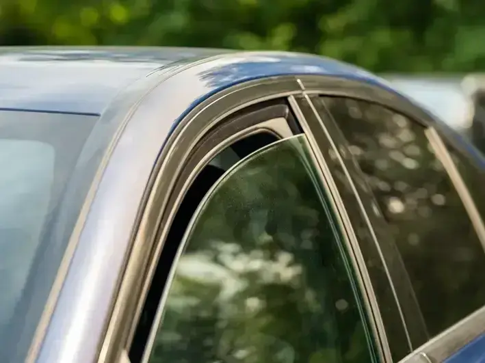 windshield crack repair on family car near Heritage Park in Lynnwood Washington